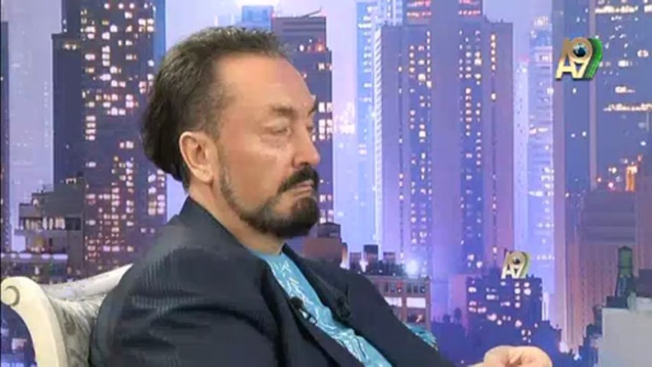 Alman rapçi Kollegah Felix Blume Adnan Oktar’ın kitabının tercümesini yapıp Müslümanlığı seçti
