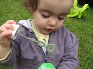 Léa fait des bulles...enfin essaye 26.06.13 006