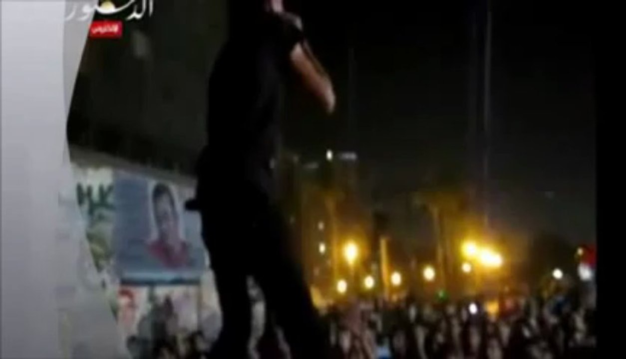 خلع جماعي للملابس اعتراضا على خطاب  محمد مرسى