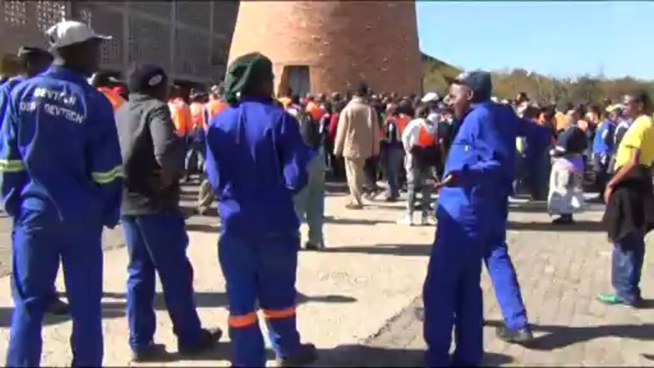 Le township de Soweto dans l'attente des bulletins de santé de Nelson Mandela