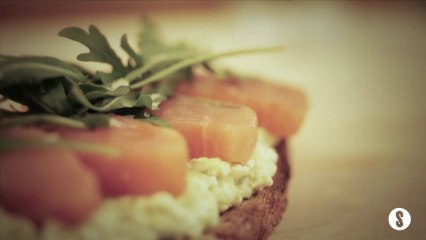 48 TOSTA DE SALMÓN Y AGUACATE