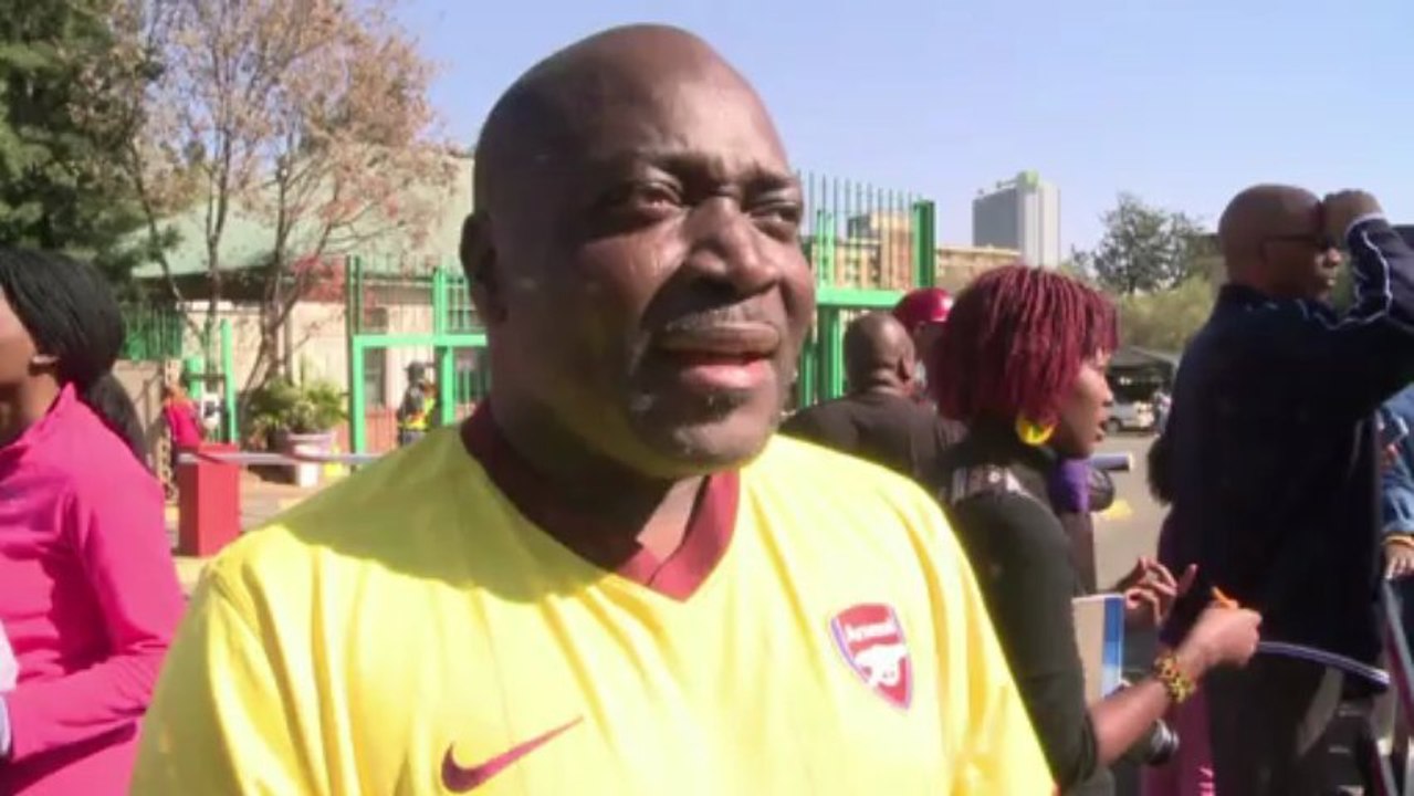 Beten und Singen für todkranken Mandela