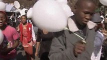 Well-wishers release balloons for Mandela