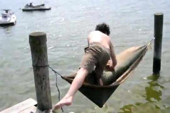 Tomber de son hamac et tout arracher : FAIL!