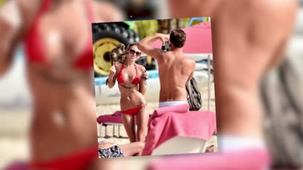Paulina Gretzky in Bikini