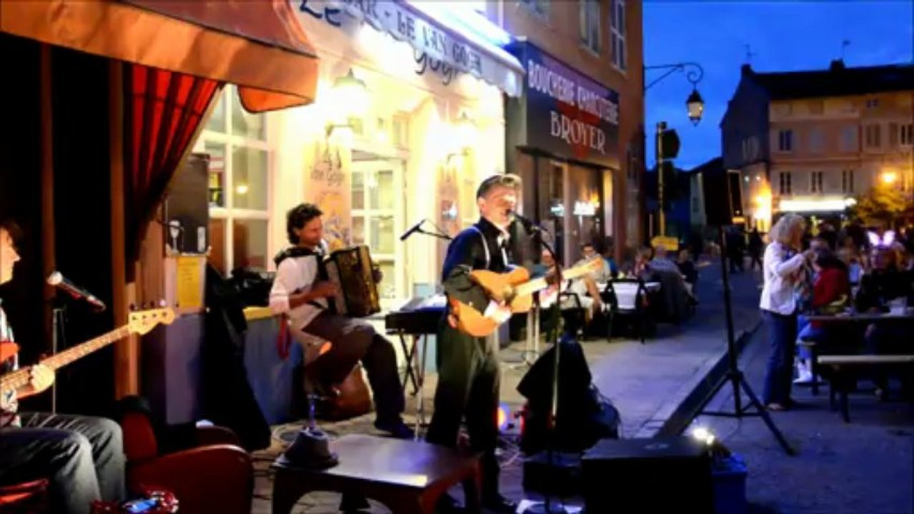 Fête Musique. Dans les rues. Pont-de-Vaux 22.06.2013.