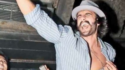 Ranveer Singh Dances On Deepika Padukone's Song At A Hotel