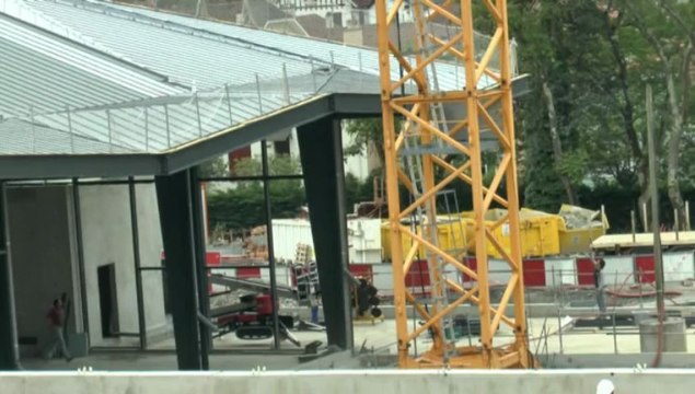 LES W-D.D. MICHOU NEWS - 28 JUIN 2013 - SUR LE CHANTIER DU STADE NAUTIQUE DEBUT DE LA POSE DES VITRAGES ET....