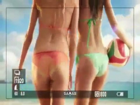La pub Nikon la plus sexy qui soit!! Comment vendre un appareil photo avec des fesses...