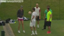 Maria Sharapova Shows Off Her Football Skills, Maria Sharapova Futbol Oynuyor - vedat şafak yamı