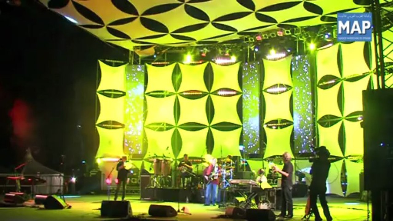 إدير يلهب حماس عشاقه في مهرجان تيميتار بأكادير