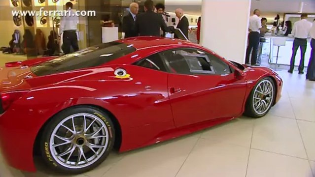Autosital - Felipe Massa inaugure le nouveau show-room Ferrari à Egham