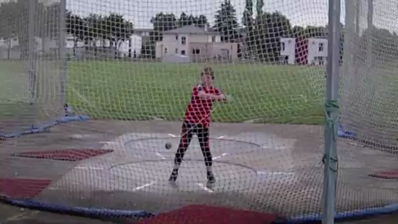 baby hammer throw jb il a tout d'un grand ! du haut de ses 11ans il lance le marteau de 2 kg à 52.26 m