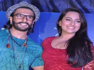 Video herunterladen: Ranveer Singh And Sonakshi Sinha Mesmerizes The Crowd With Lootera Promotion