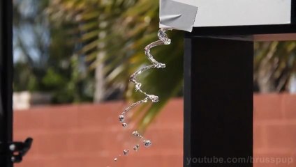 Eau + son basses fréquences = expérience impressionnante!