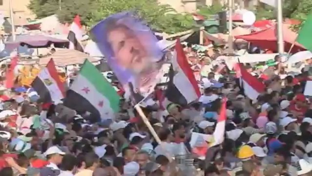 Egitto: in piazza al Cairo pro e contro Morsi