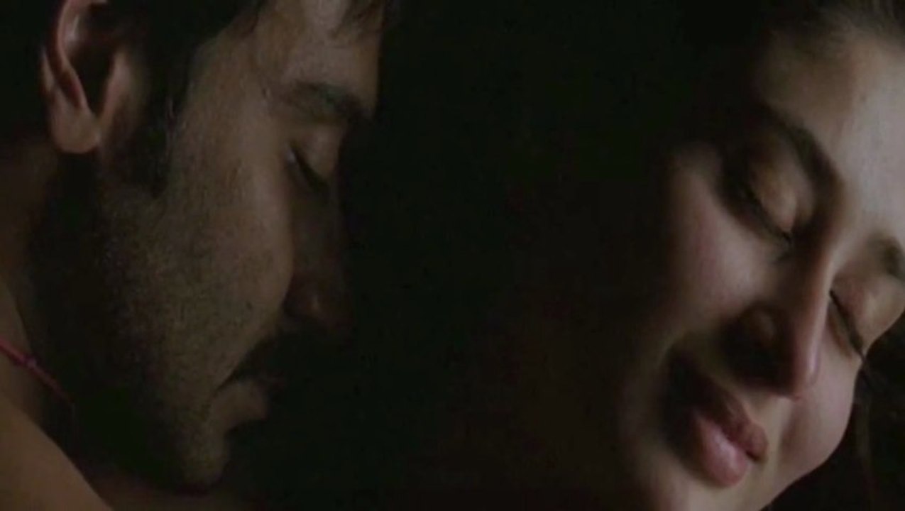 Ajay Devgn Kareena Kapoor Hot Scenes In Satyagraha
