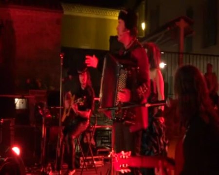 Zaragraph sur la place de l'abbaye pour la 23e Fête départementale de la musique