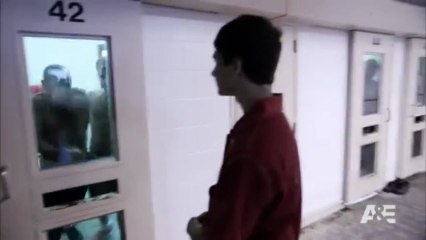 Un ado de 14 ans confronté aux prisonniers