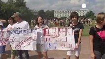 Rusya'da eşcinsel göstericilerle karşıtları...