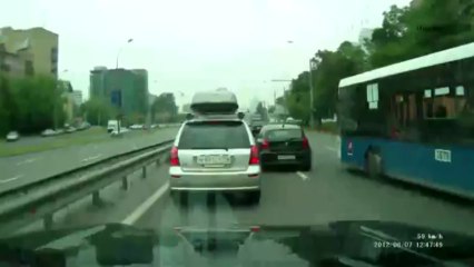 Одно ДТП, взгяд с двух сторон