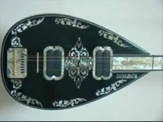 Elektro Bağlama Kırmızı Işıkda Bekleyen Şahinde Son Ses Çalan Şarkı