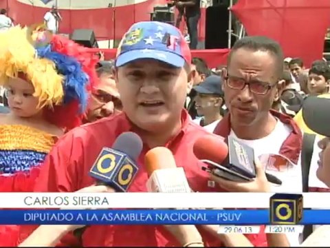 Dirigentes oficialistas asistieron a marcha de universitarios a favor del Gobierno Nacional