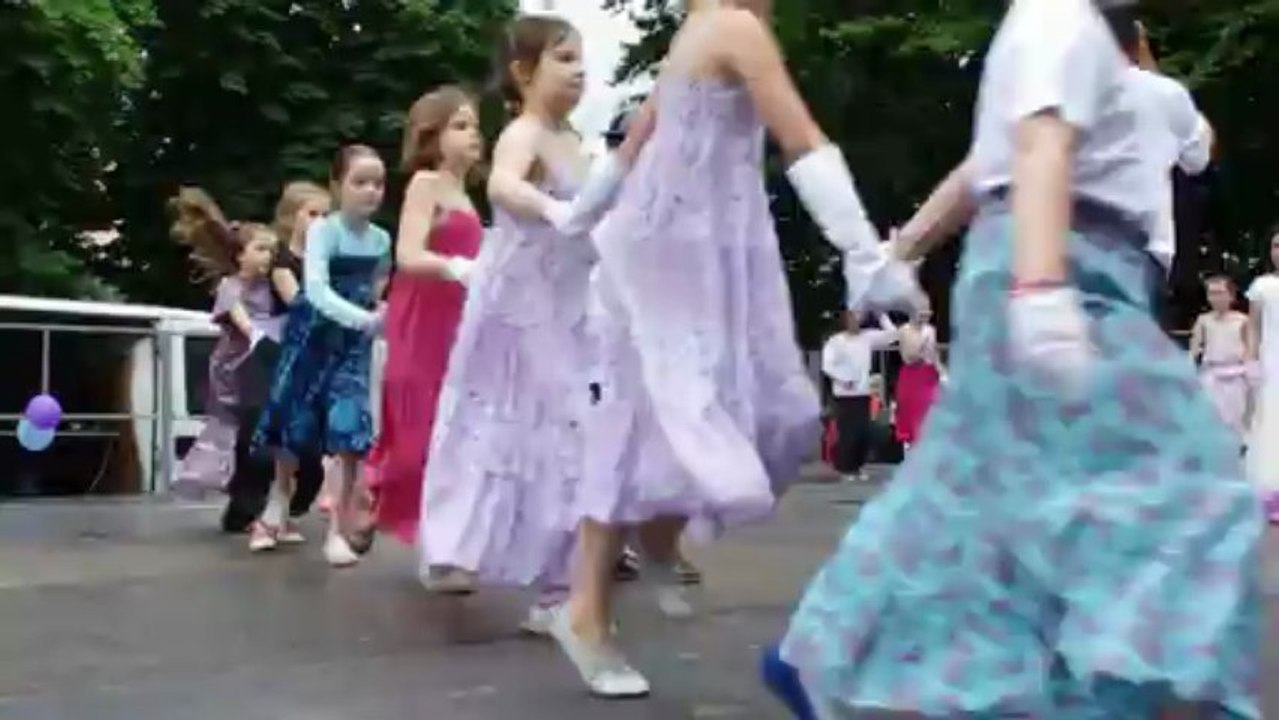 Fête école CE1 "Singin' in the rain" 290613 vue de droite