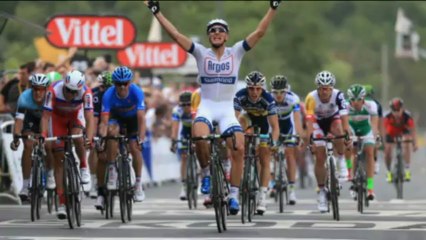Tour: bus bloccato, caduta e caos. A Bastia vince Kittel