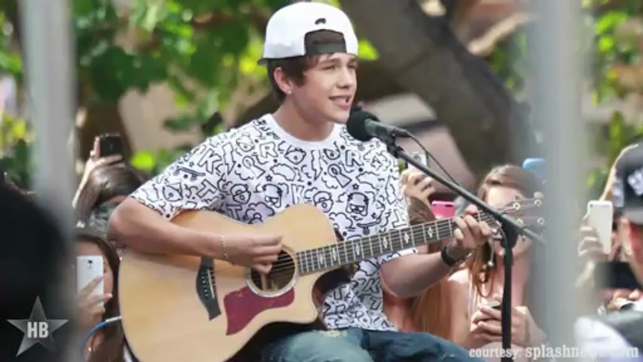 Selena Gomez Spotted With Justin Bieber Look Alike