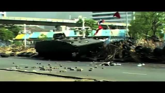 Bangkok (Thaïlande) 19/05/2010 Destruction of the barricade by army © LTL News