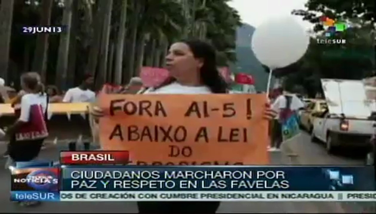 Brasileños marchan para pedir cese de violencia policial en favelas