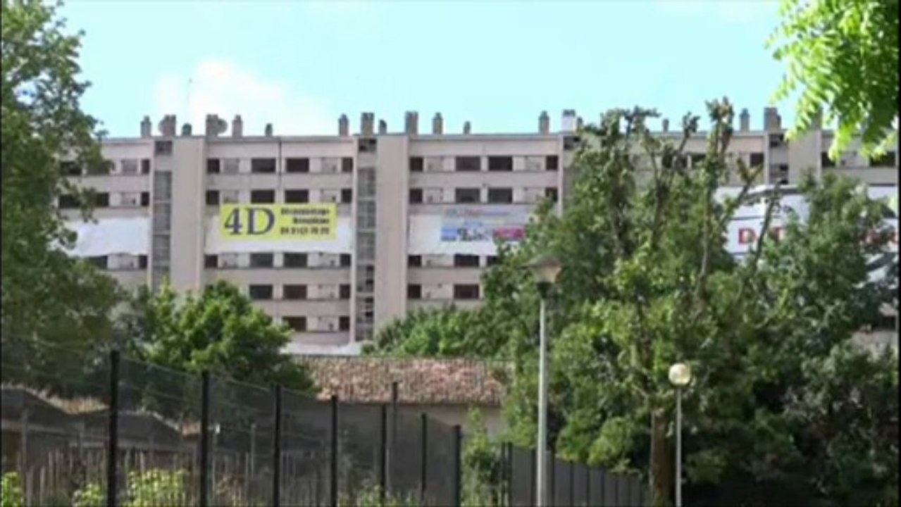 Implosion de la Grande Barre des Perrières à mâcon