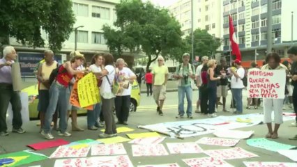 Concentração para protesto tem clima de paz