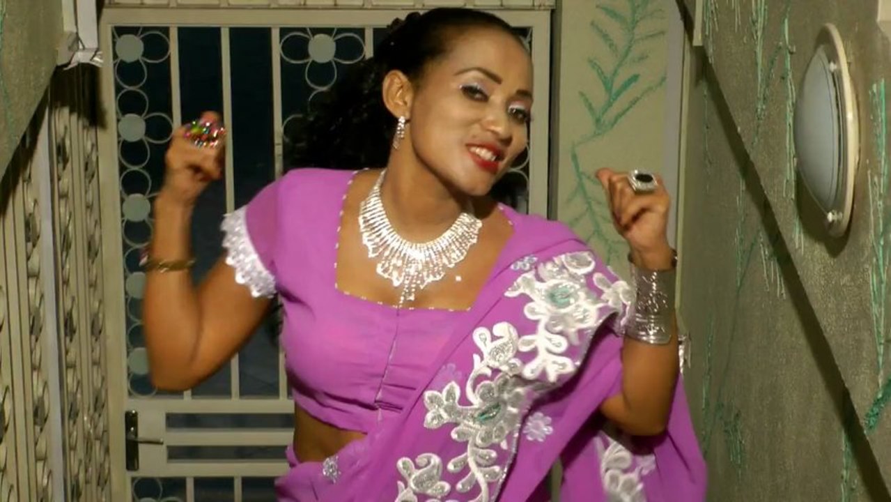 VAIAVY CHILA   -   LEROVAVY  (gasy - malagasy)