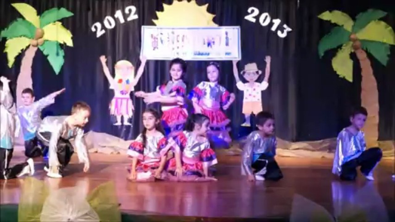 Meriç Elvan Akgül yılsonu mezuniyetinde dans göstersi