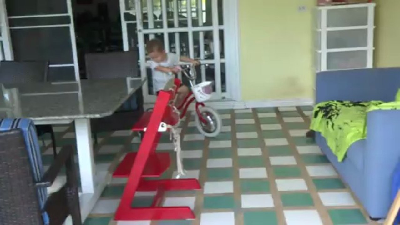 Liam et son nouveau velo