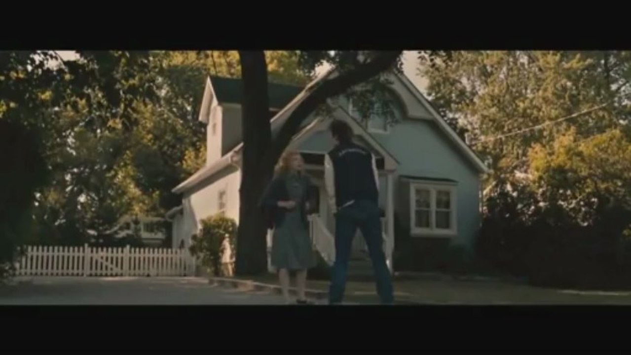 Carrie - Official Trailer (2013) Chloe Moretz