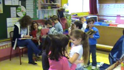 ARRIVEE DES ENFANTS EN CHANSON CADEAUX CATHERINE ET GABINE 28.06.2013