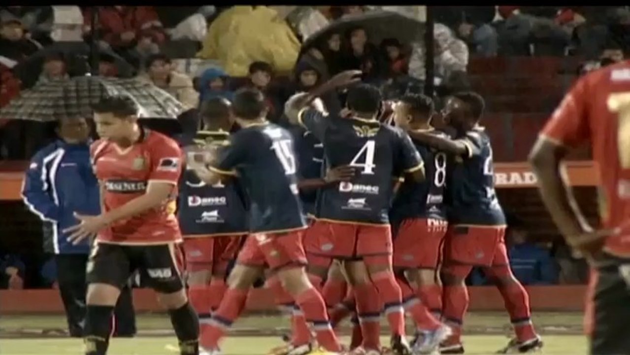 Ecuador: ansatzlos! 30m-kracher von montano