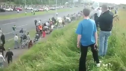 Une voiture Koenigsegg CCR fauche 20 personnes