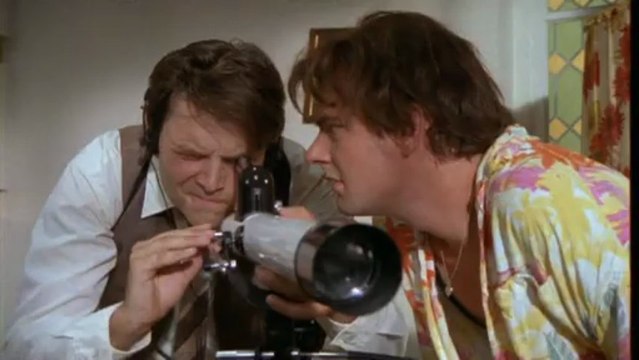 S4 Aflevering 8 - Gluren bij de Buren