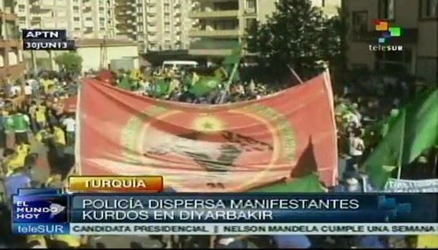 Manifestantes kurdos en Turquía son reprimidos por la policía