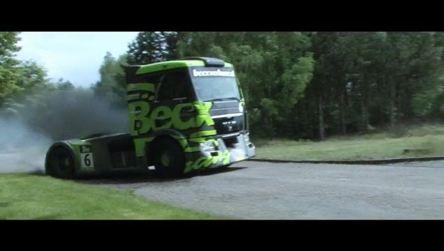 Gymkhana avec un camion