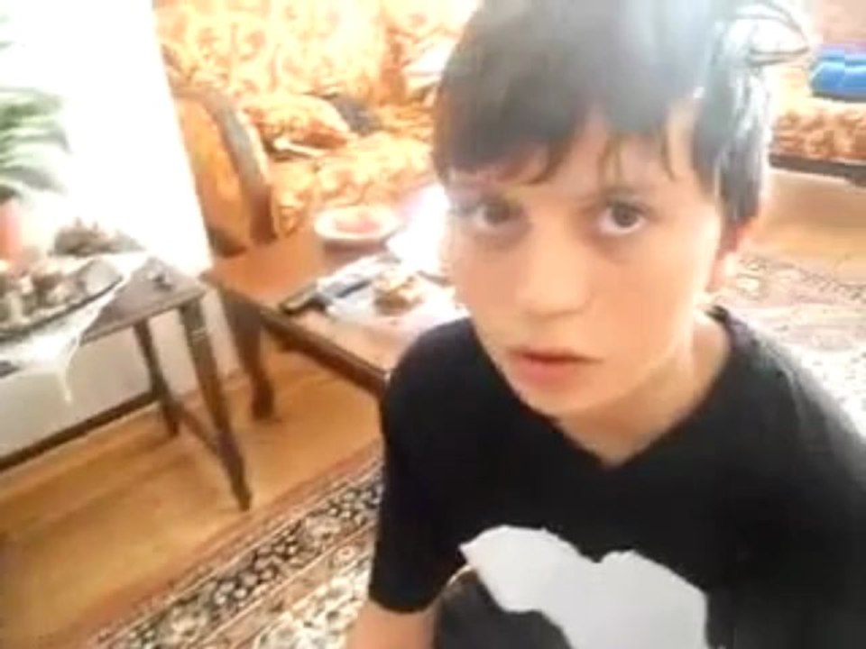 13 yaşındayım hepinizden üstünüm