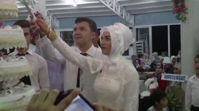 MERYEM İLE HARUN-PASTA KESİMİ