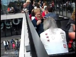 Rod STEWART fans expect in Amsterdam (12 juin 2013)