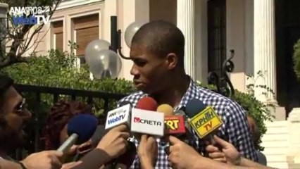 «Να τους τρελάνεις με τα καρφώματά σου»,  ευχήθηκε ο πρωθυπουργός στον Αντετοκούμπο