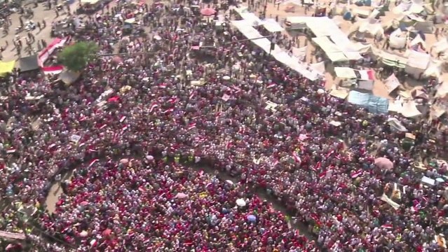 En Egypte, la rue maintient la pression sur Morsi