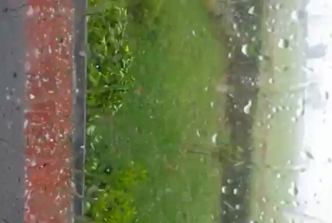 Orage de grêle en Saône-et-Loire : une vidéo de Maxime Micheud (2/07/13)